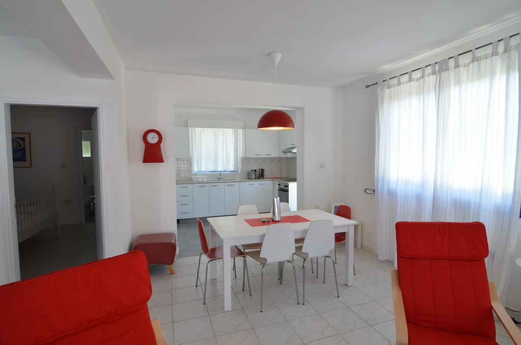 Sea Breeze Villas Argaka Room photo