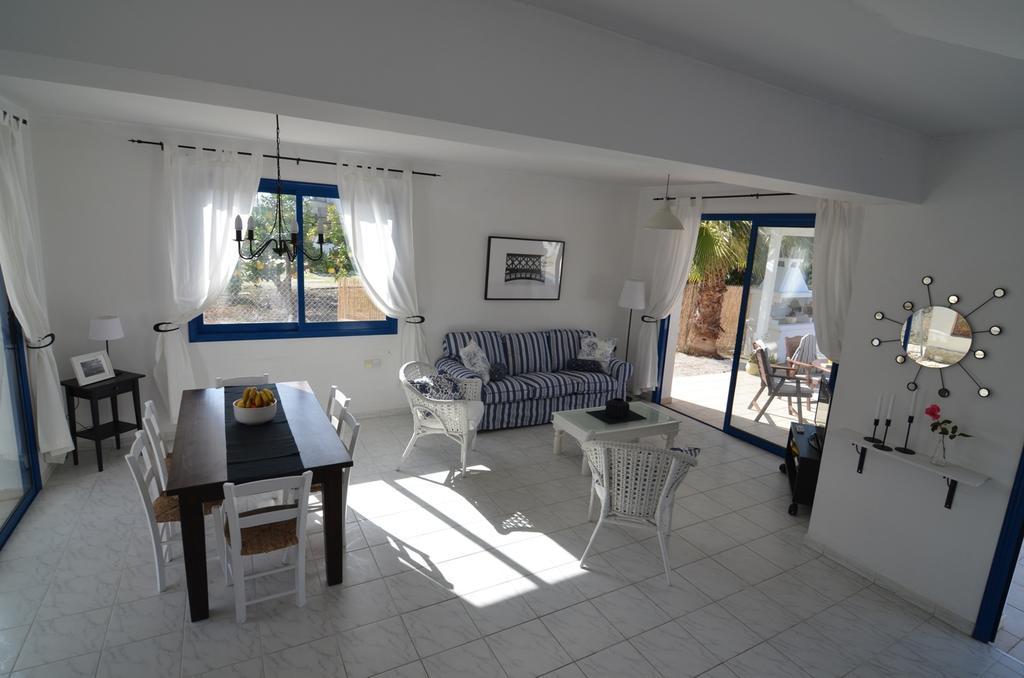 Sea Breeze Villas Argaka Room photo