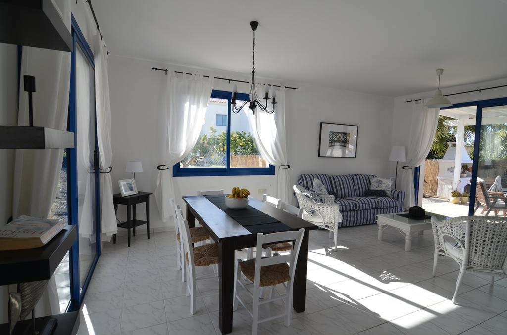 Sea Breeze Villas Argaka Room photo